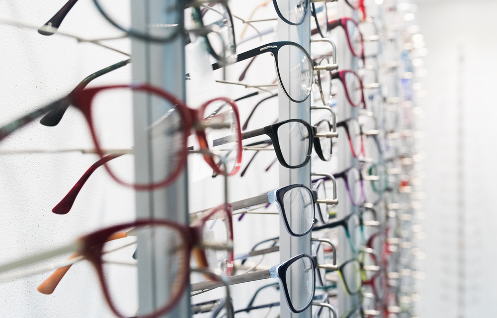 Row,Of,Luxury,Eyeglass,At,An,Opticians,Store