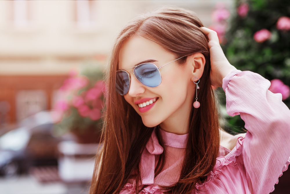 Outdoor,Close,Up,Portrait,Of,Young,Beautiful,Happy,Smiling,Woman