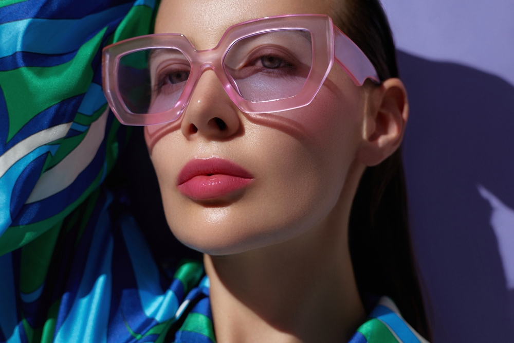 Fashion,Portrait,Of,A,Woman,Wearing,Oversized,Pink,Sunglasses,And
