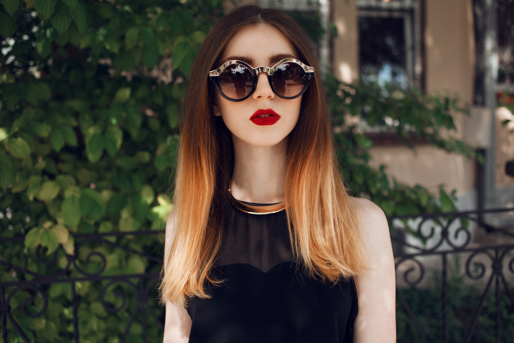 Portrait,Of,A,Beautiful,And,Fashionable,Girl,In,Sunglasses,With